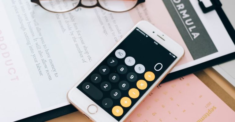 Calendar Apps - Calculator App on Smartphone